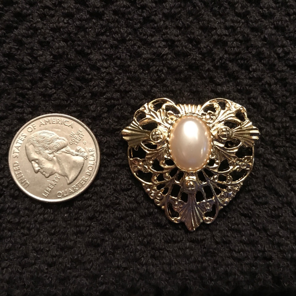Vintage gold tone Heart with faux Pearl Brooch Pin
